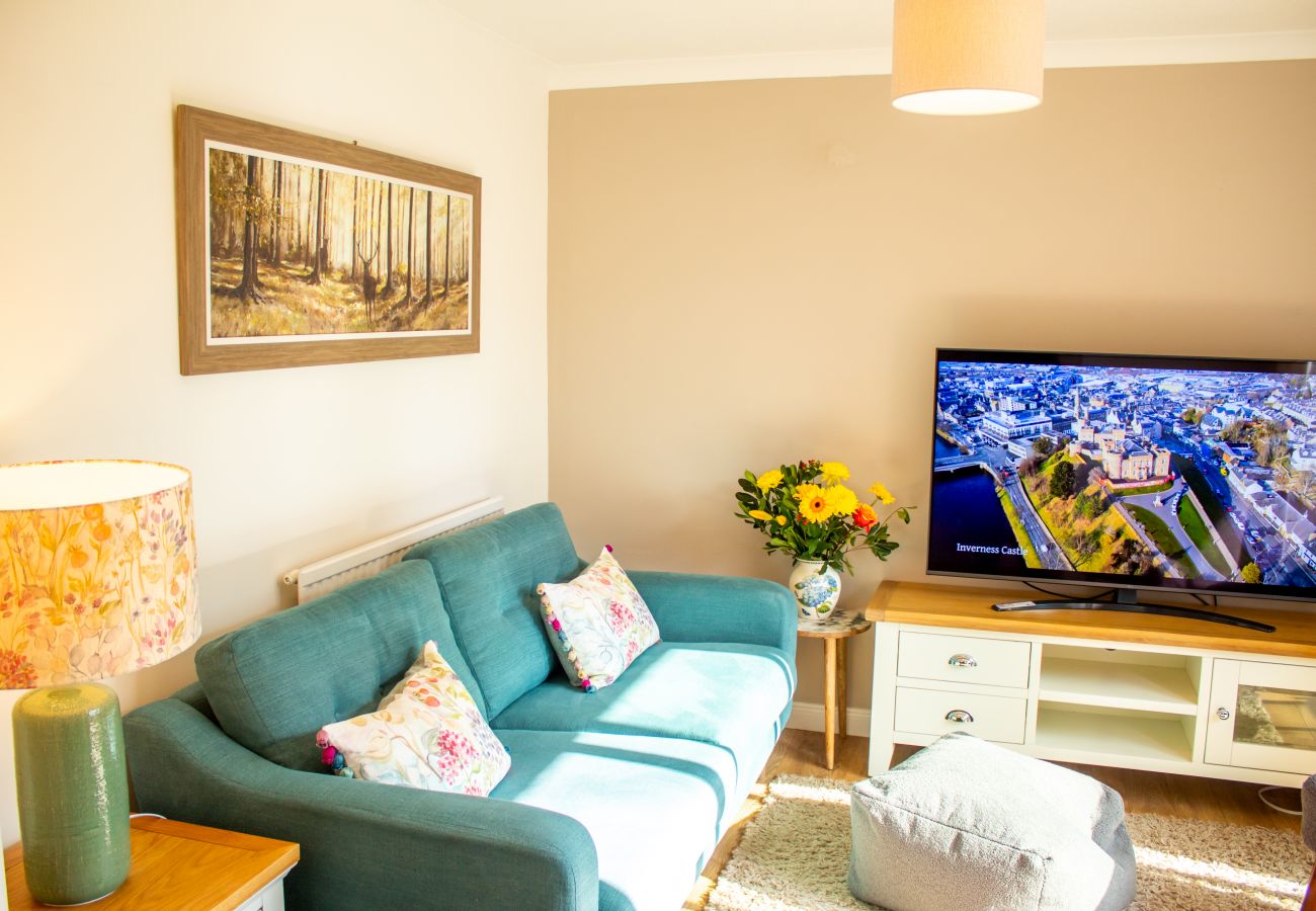 Family room with smart tv in Inverness holiday cottage