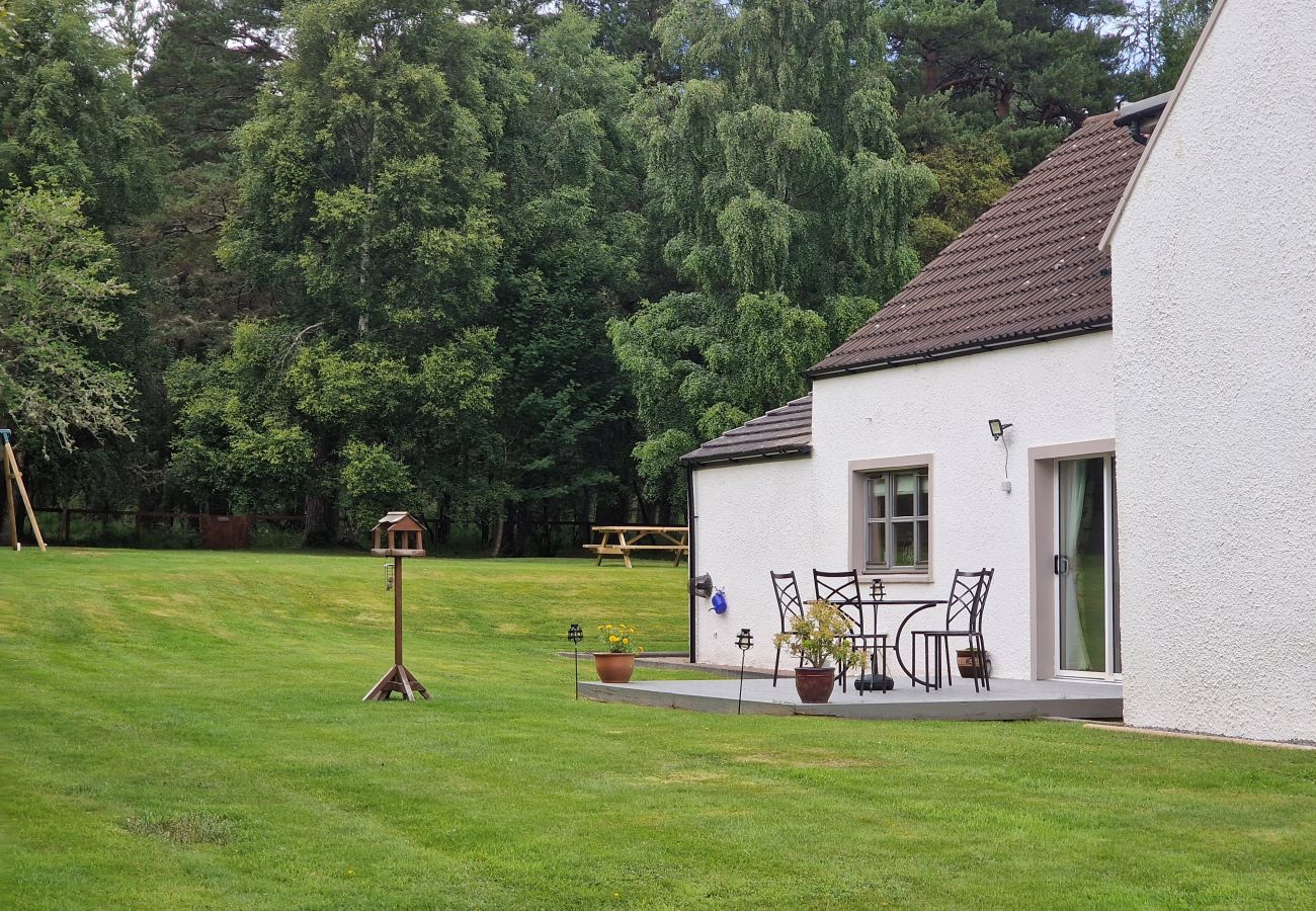 Inverness holiday home with garden