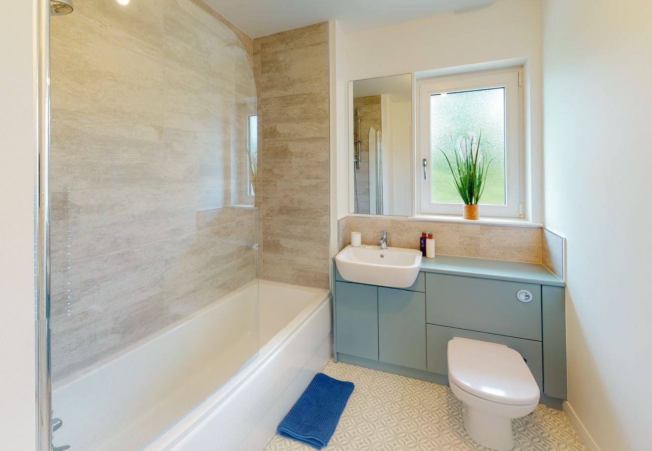 Modern bathroom in Aviemore holiday home.