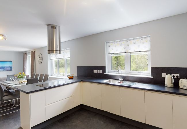 Modern kitchen and open plan diner in Cairngorm holiday lodge