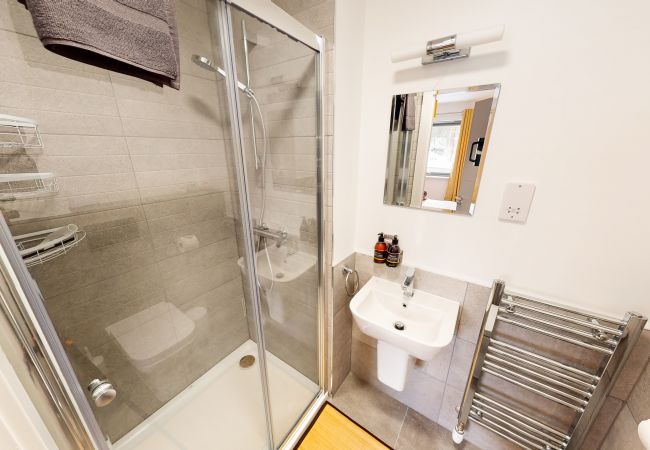 Ensuite shower in Aviemore holiday home