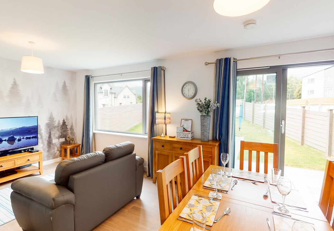 Open plan living and dining space in Aviemore self catering