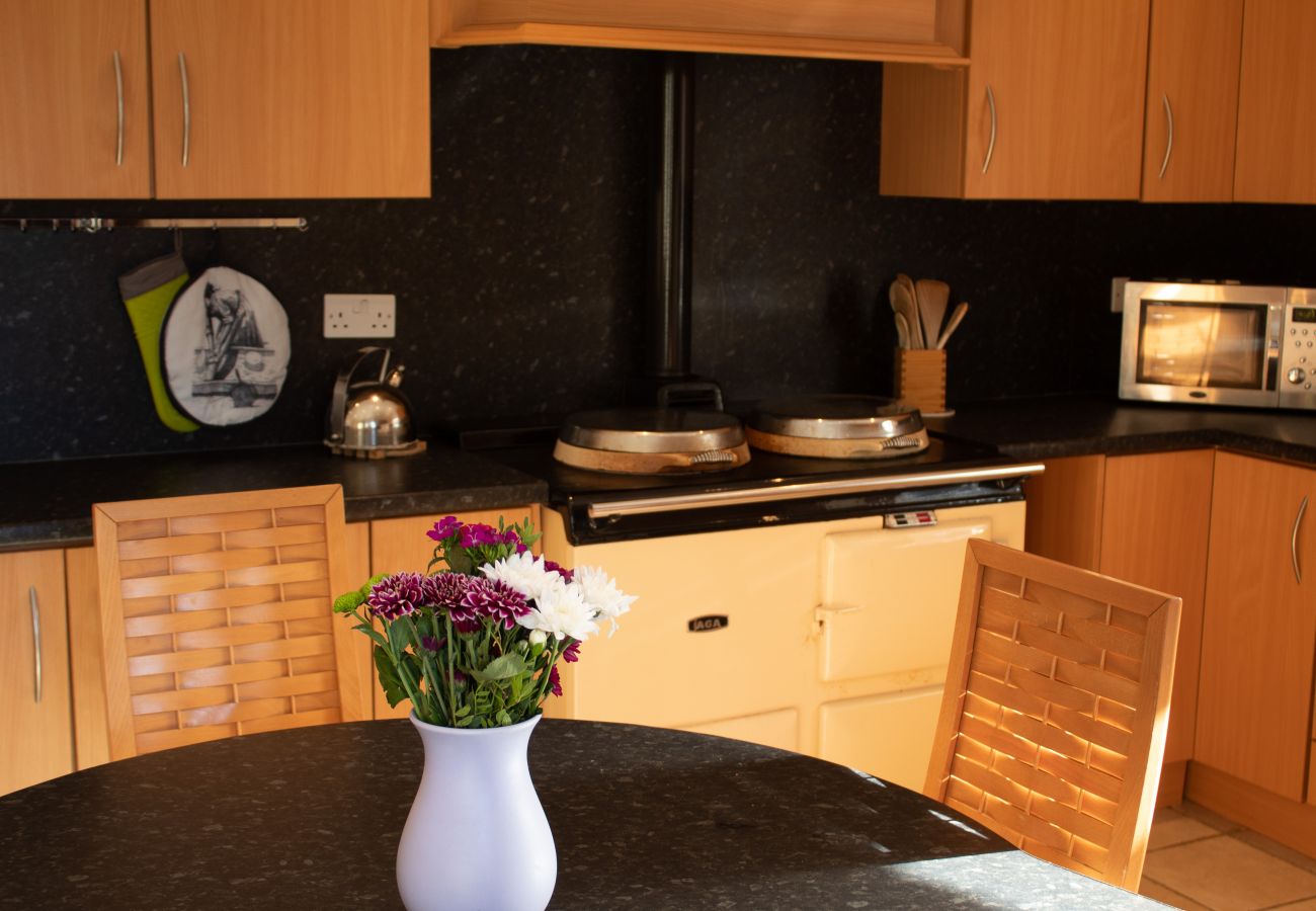 Kitchen with range cooker in Cairngorm holiday cottage