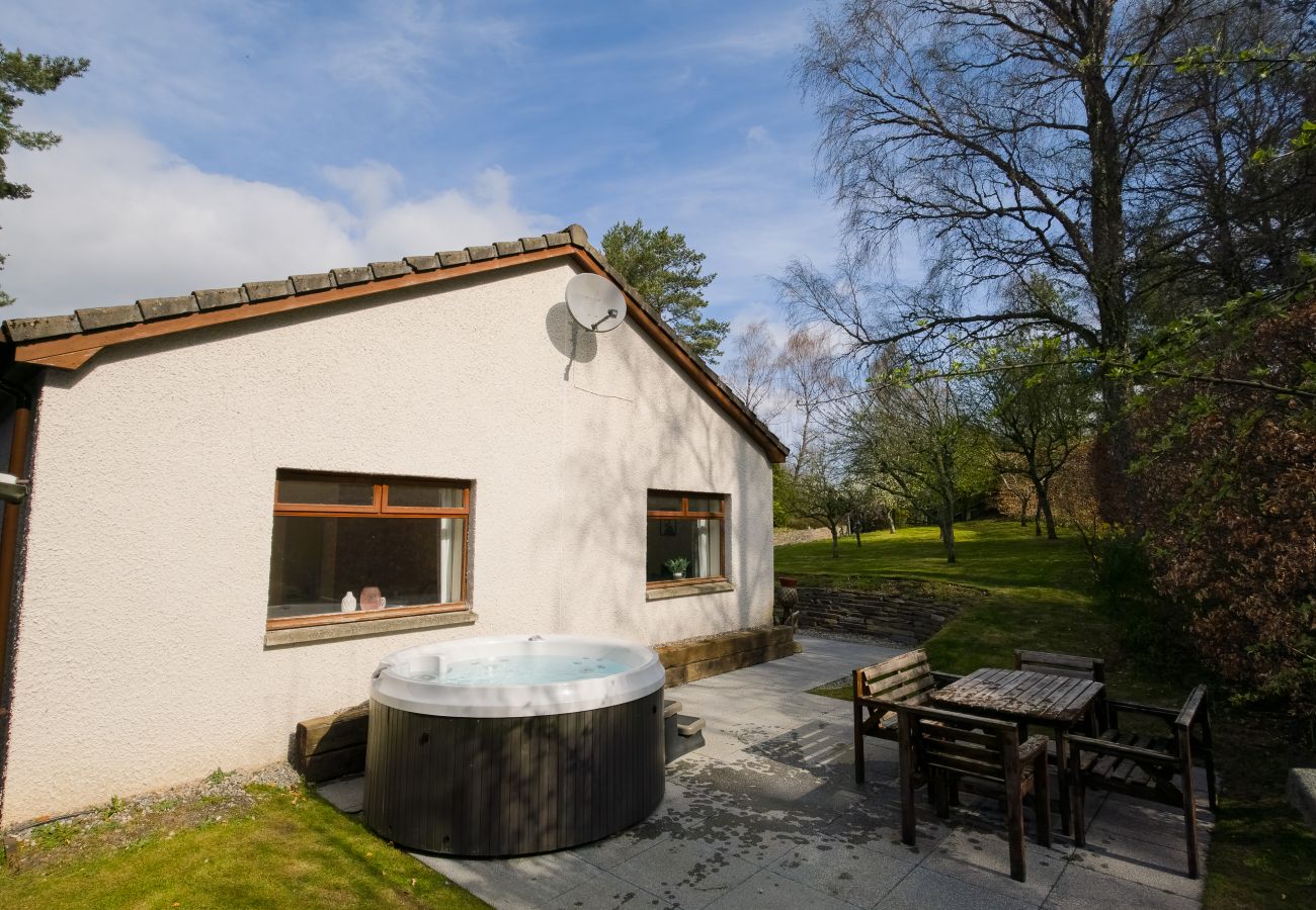 Cottage in Feshie Bridge - Druim an Lochain Cottage - farmstay in The Cairngorms