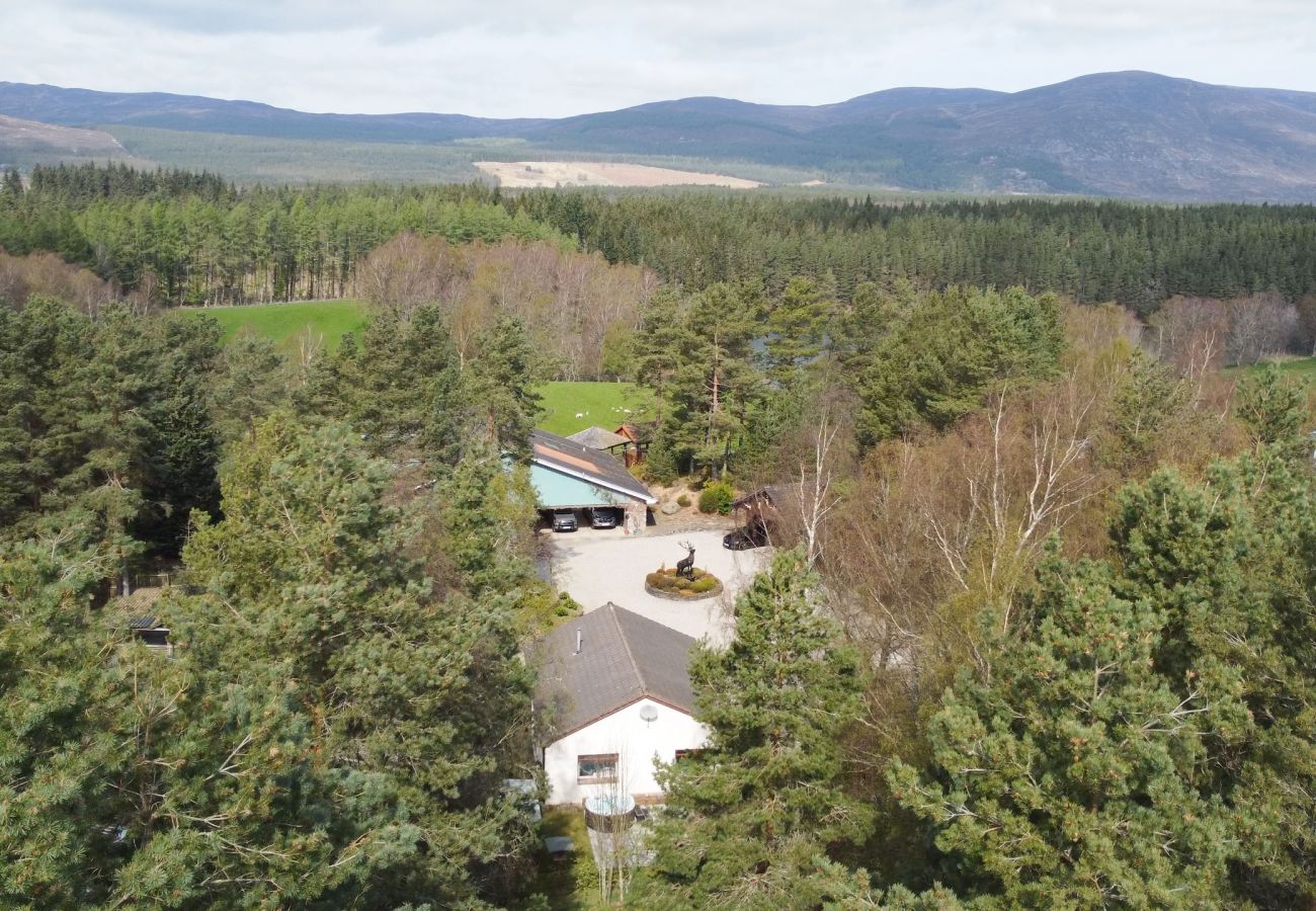 Cottage in Feshie Bridge - Druim an Lochain Cottage - farmstay in The Cairngorms