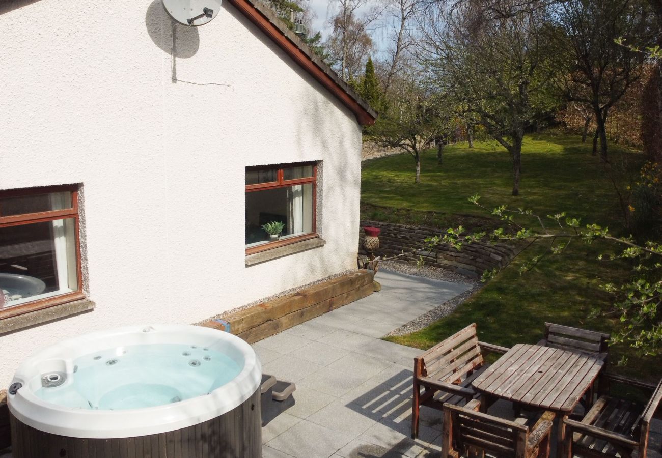 Cottage in Feshie Bridge - Druim an Lochain Cottage - farmstay in The Cairngorms