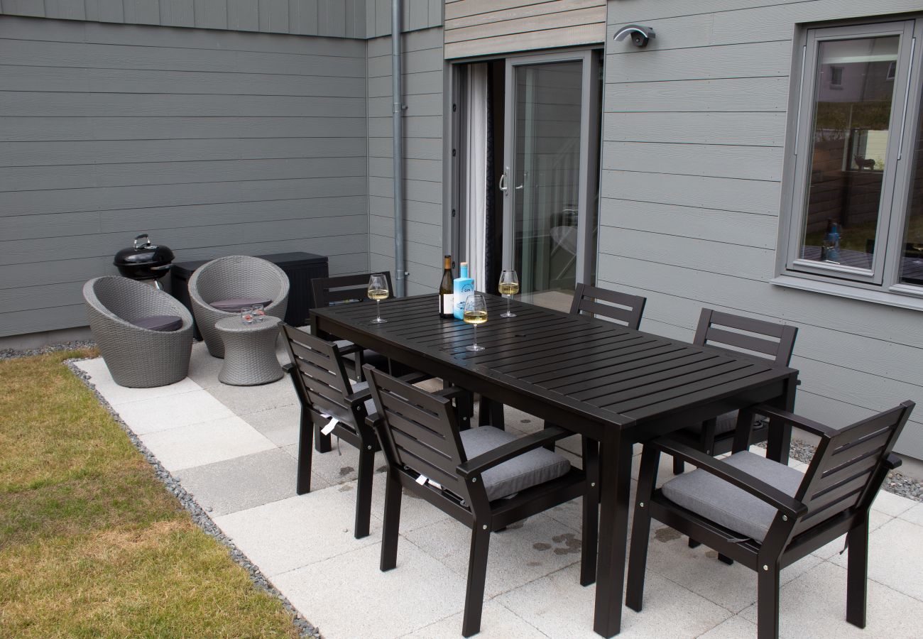 Outdoor dining at an Aviemore holiday home