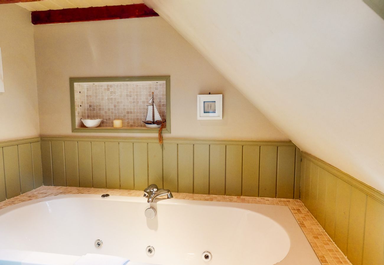 Jacuzzi bath in holiday property in The Cairngorms