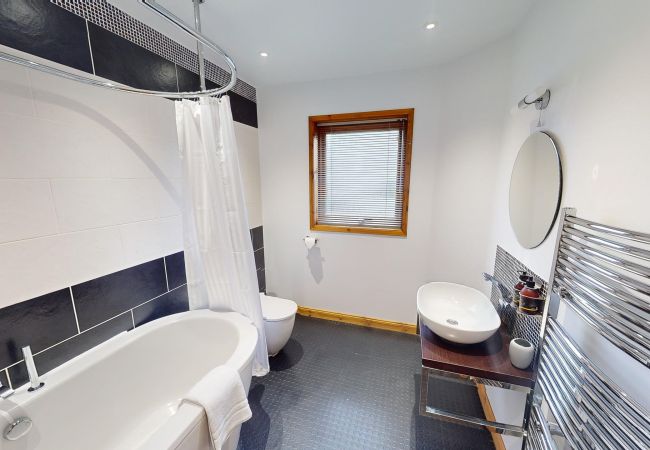 Family bathroom in an Aviemore holiday lodge