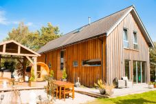 House in Aviemore - Woodhaus -  with hot tub and sauna in...