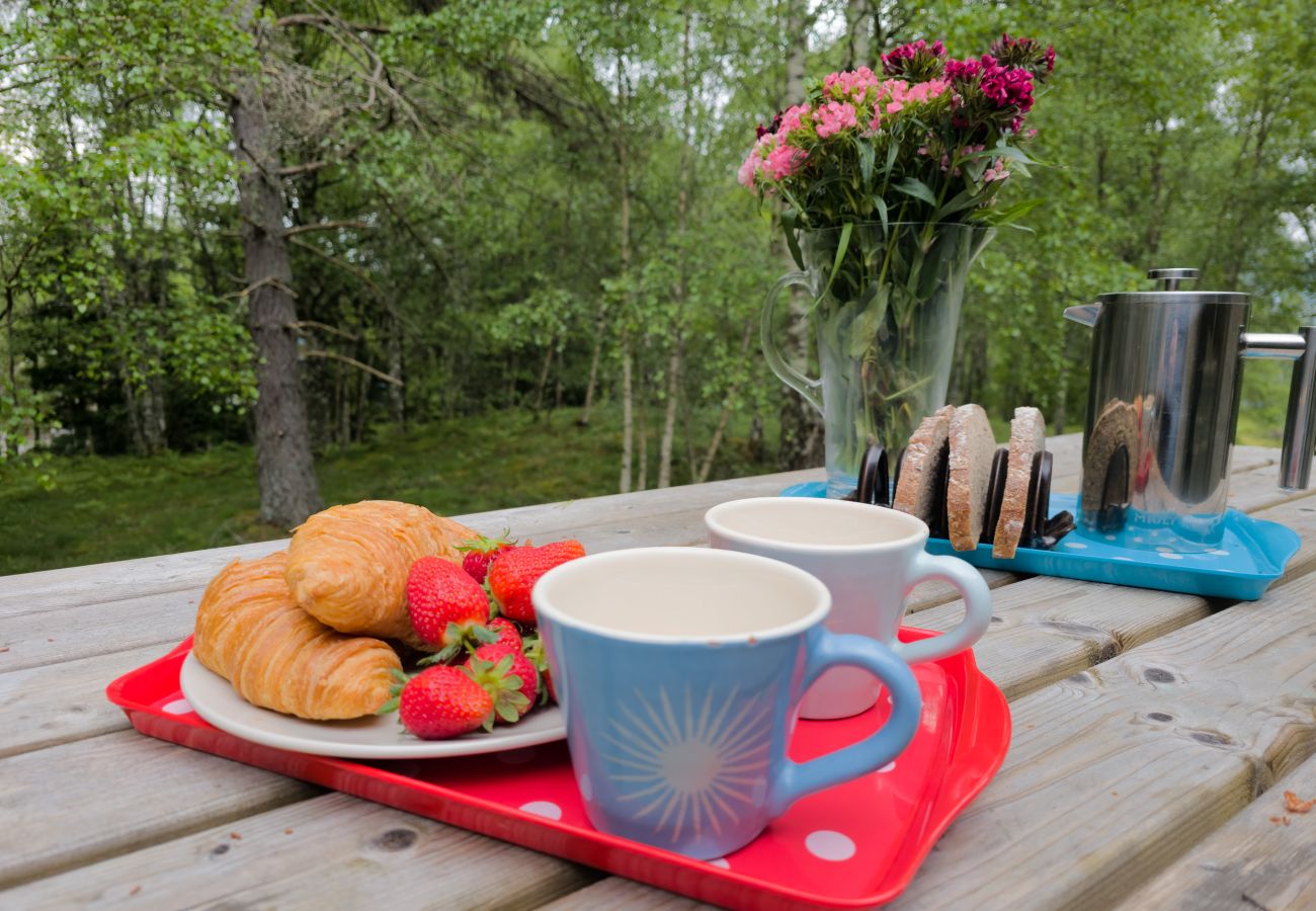 Breakfast outside a Cairngorm holiday home