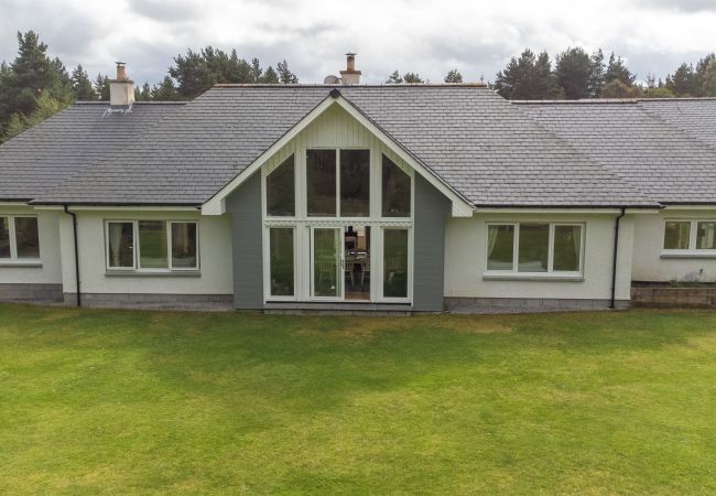 House in Tomatin - The Bell House - Highland hot tub lodge House in Tomatin - The Bell House - Highland hot tub lodge