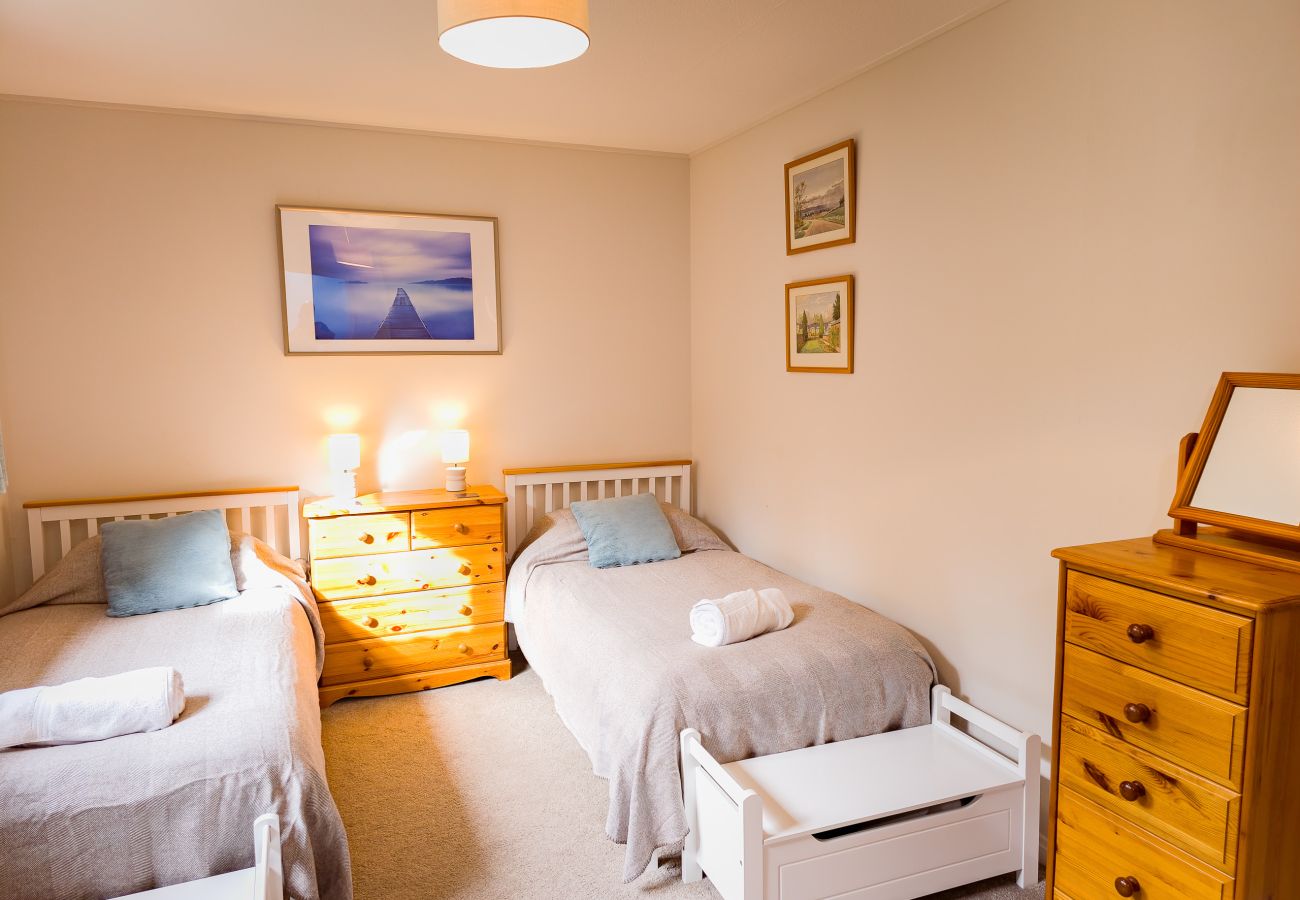 Taigh M'athair holiday cottage twin room 