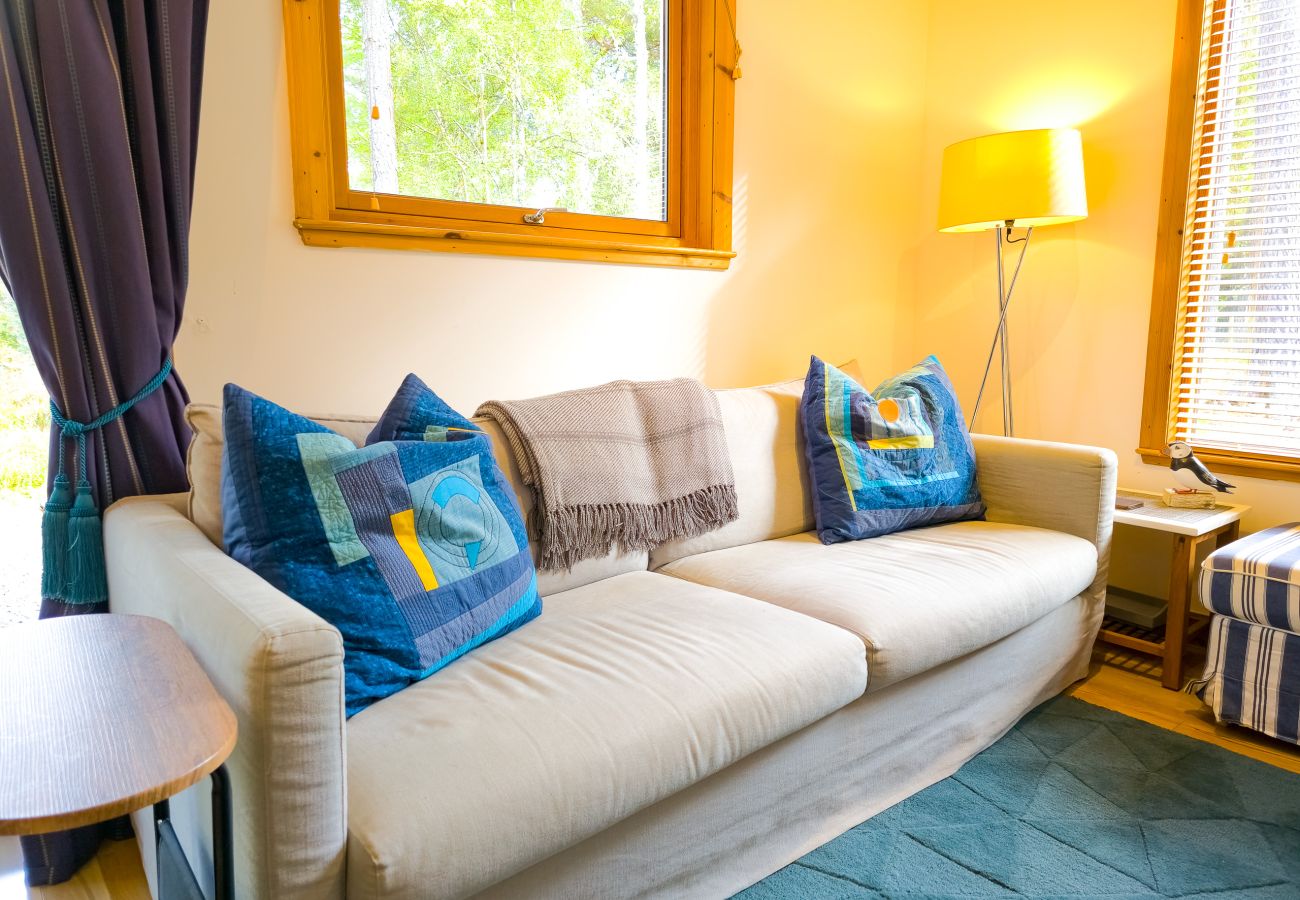 Taigh M'athair holiday cottage - living room furniture