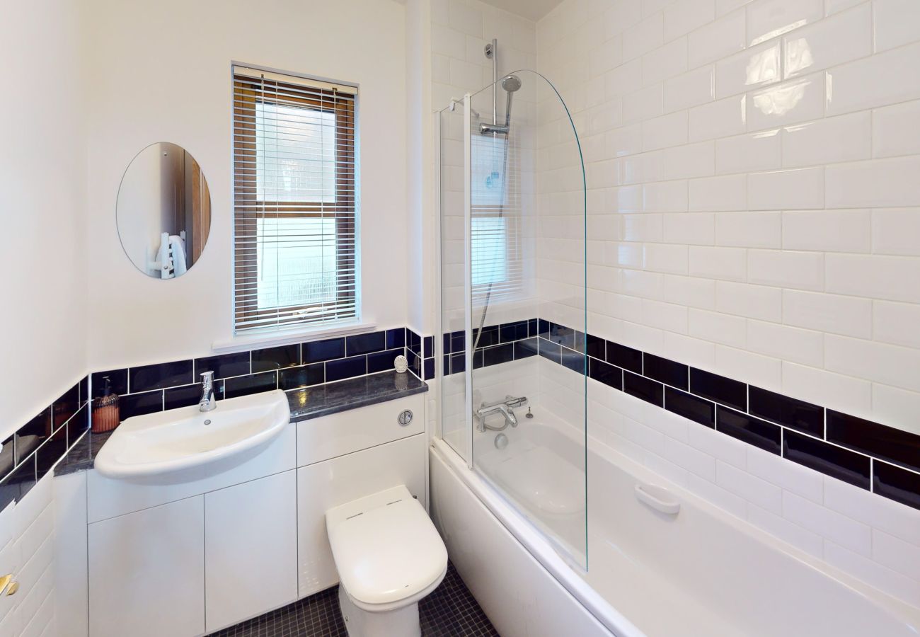 Family bathroom with shower over bath in an Aviemore holiday home