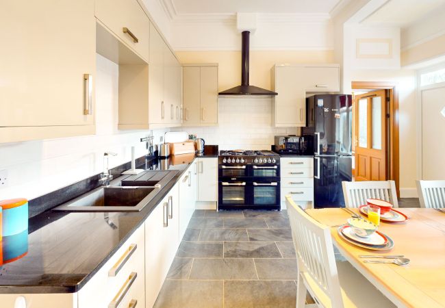 Cottage in Laggan - The Schoolhouse, Laggan - large Highland lodge Cottage in Laggan - The Schoolhouse, Laggan - large Highland lodge