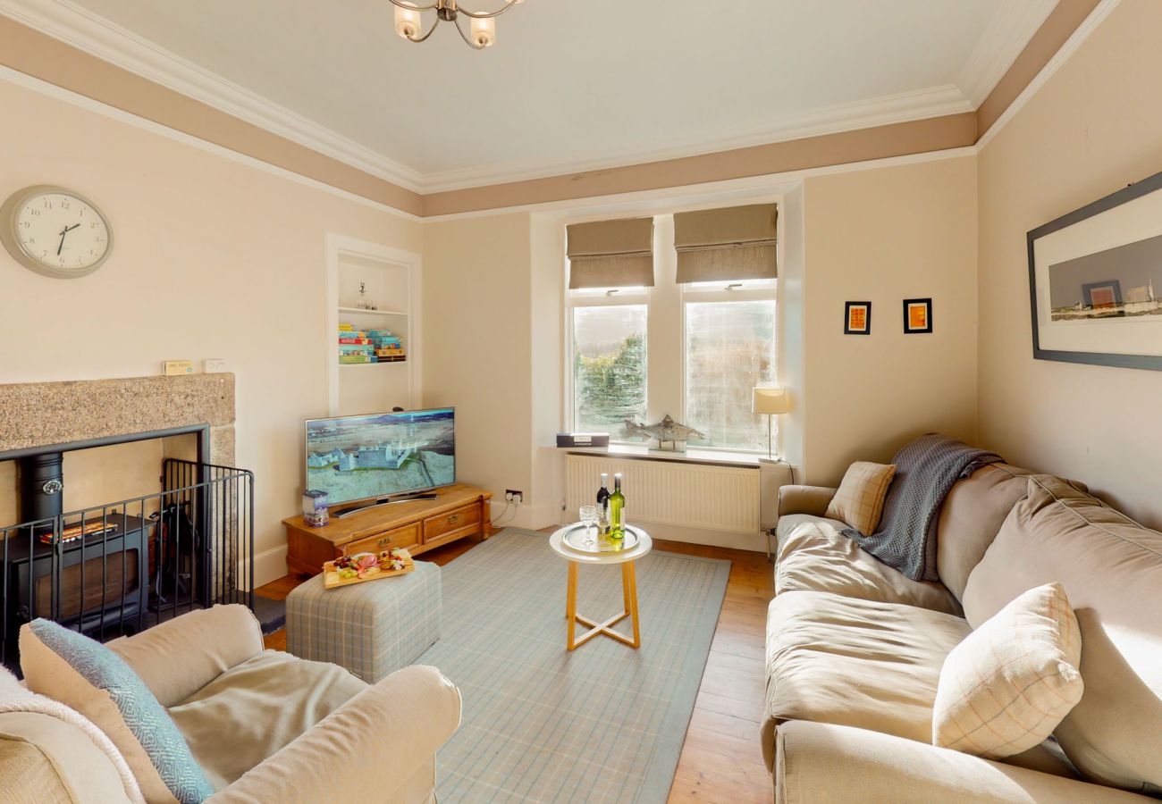 Living room with a sofa and armchairs in a holiday home in Laggan, Scotland