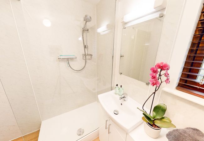 Cottage in Kincraig - Charming Fraser Cottage Getaway in Insh,  Couples Getaway near Aviemore. Cottage in Kincraig - Charming Fraser Cottage Getaway in Insh,  Couples Getaway near Aviemore.