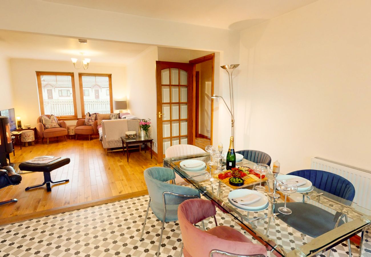 Dining table and decor Aviemore holiday home