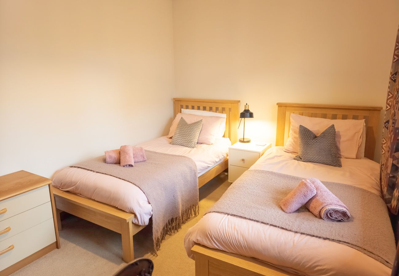 Twin beds with Highland decor Aviemore