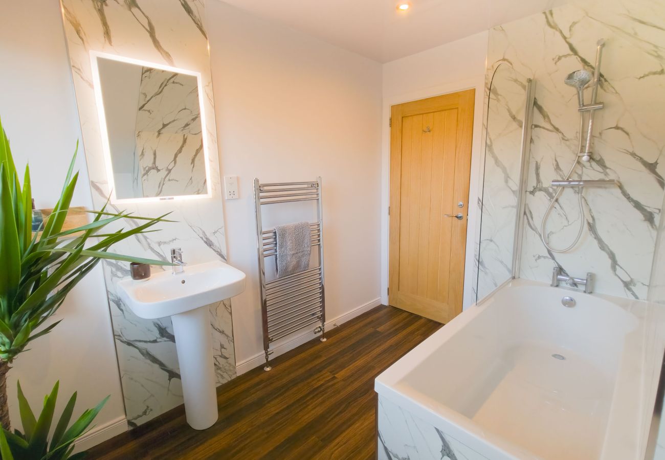 House in Aviemore - Luxurious Aviemore Lodge with hot tub