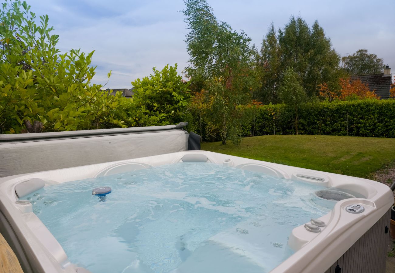 House in Aviemore - Luxurious Aviemore Lodge with hot tub