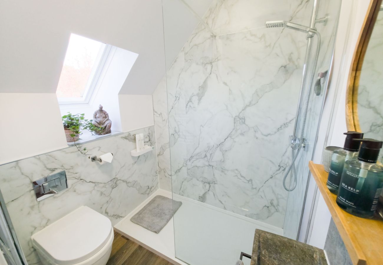 House in Aviemore - Luxurious Aviemore Lodge with hot tub