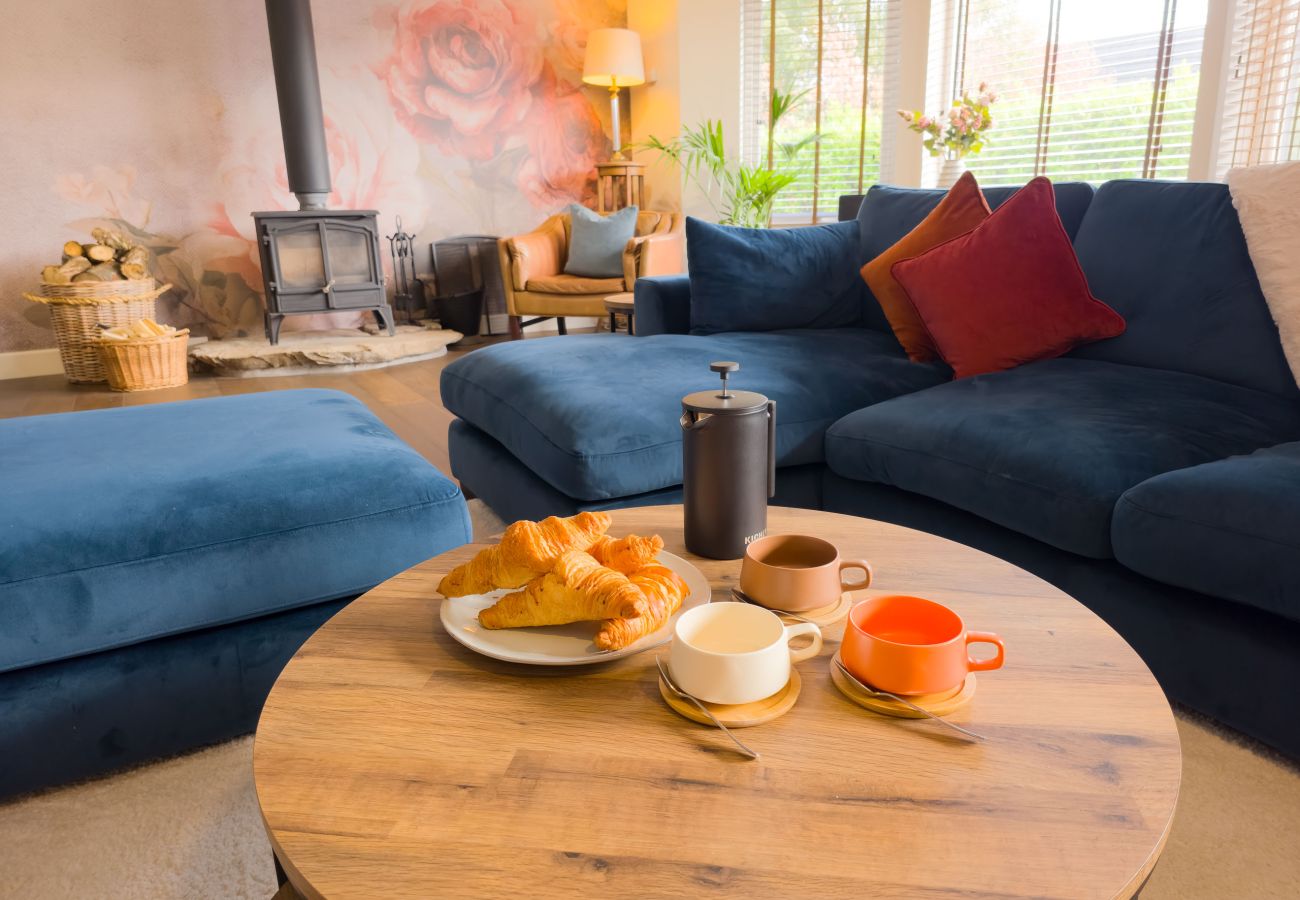 House in Aviemore - Luxurious Aviemore Lodge with hot tub