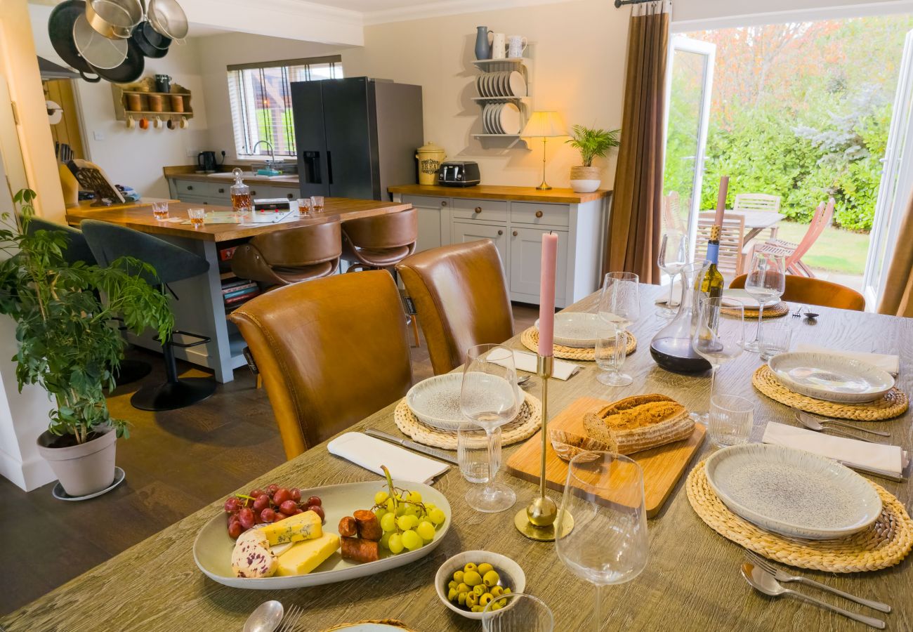 House in Aviemore - Luxurious Aviemore Lodge with hot tub