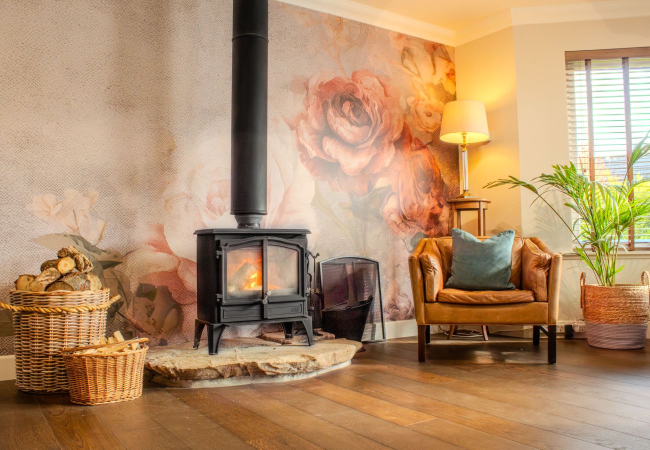House in Aviemore - Luxurious Aviemore Lodge with hot tub