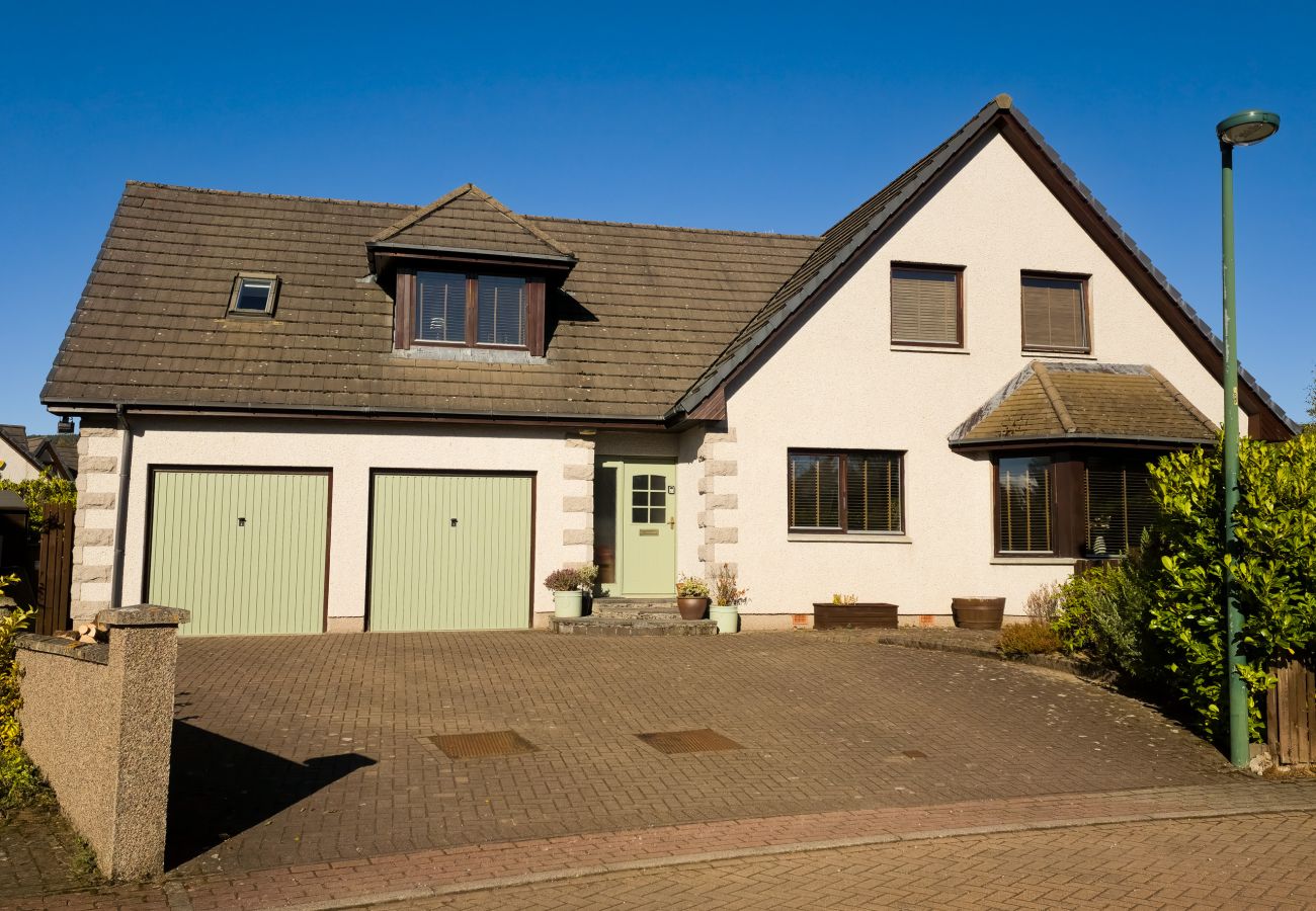 House in Aviemore - Luxurious Aviemore Lodge with hot tub