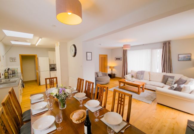 House in Aviemore - Loramore - large holiday home in Aviemore