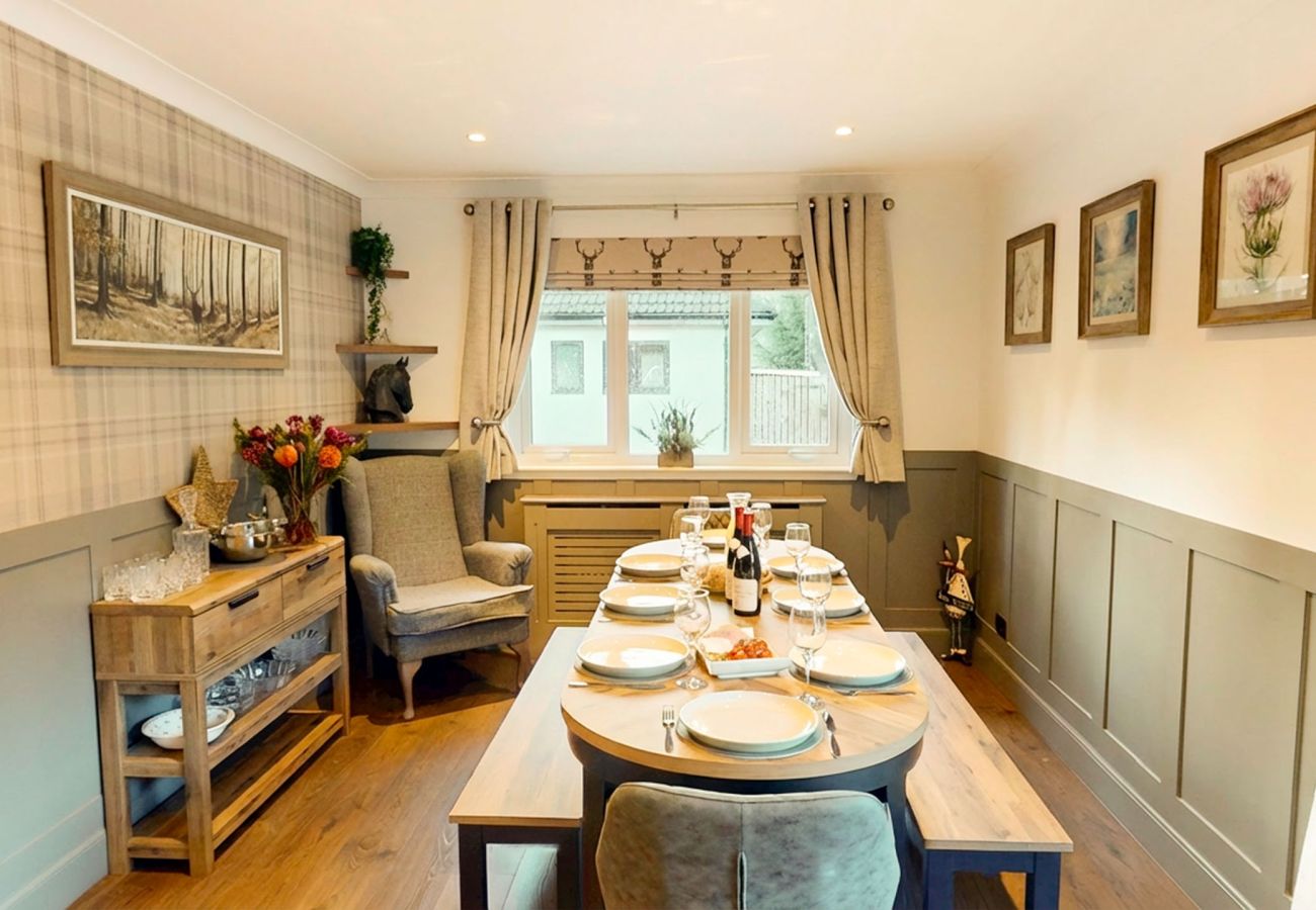 Family Feast Dining Table Setting