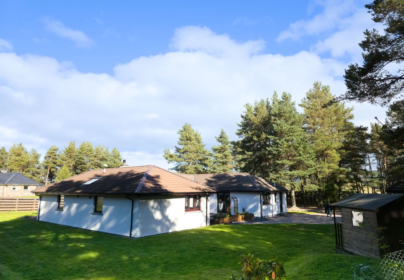 View of the single-storey holiday home from the large private garden.