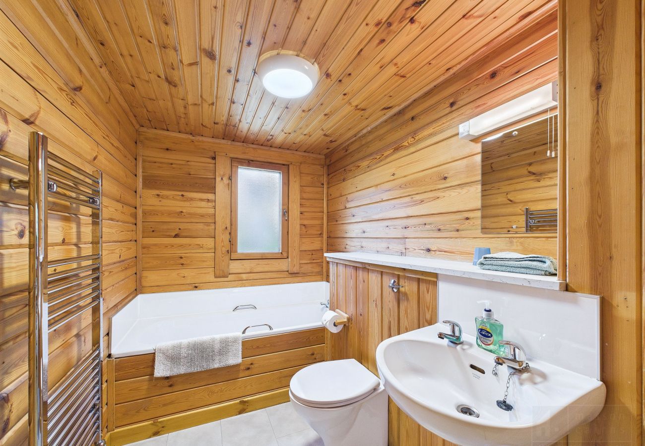 Cabin in Carrbridge - Tormore - wooden log cabin in the Cairngorms