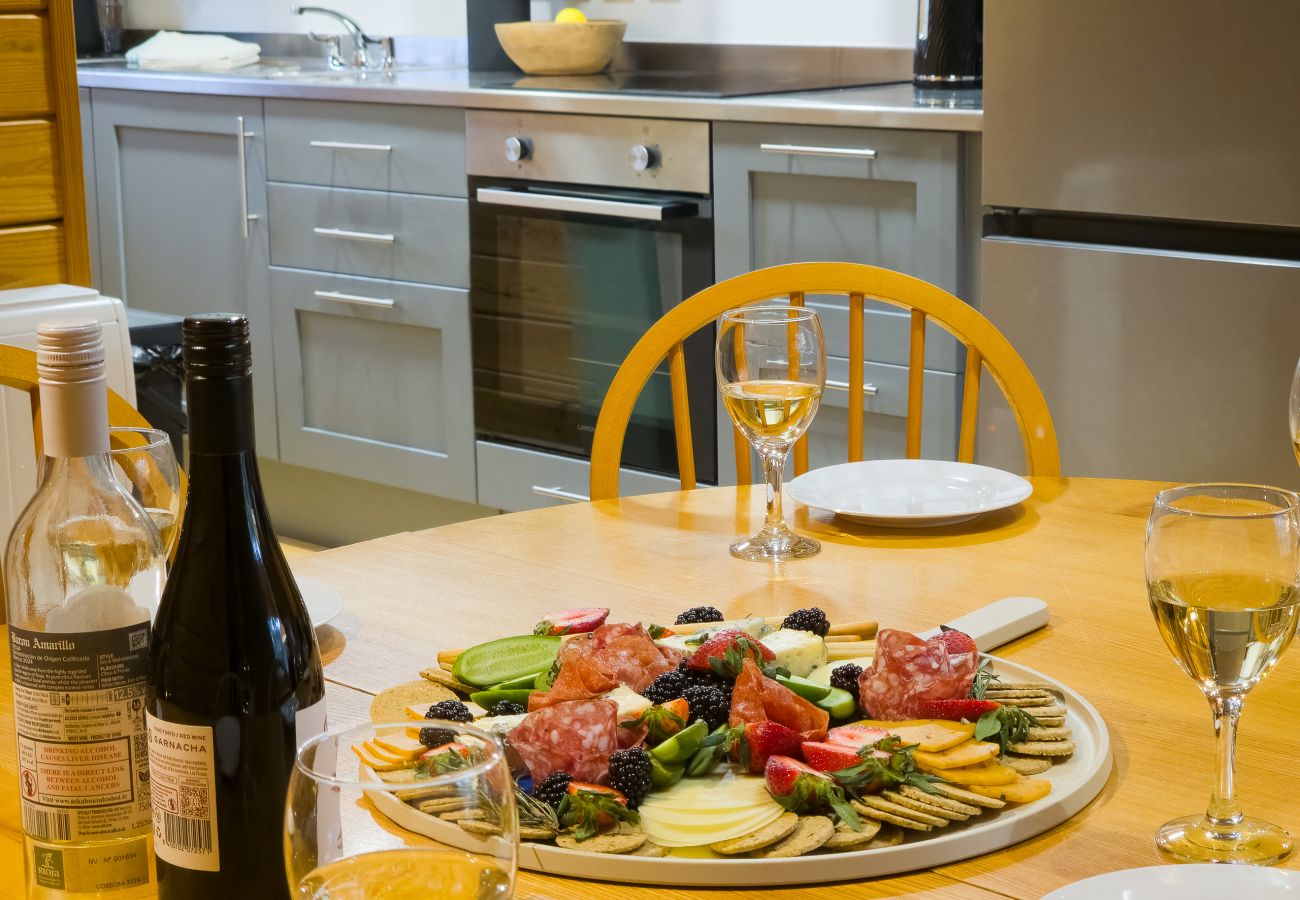 Log cabin for groups of friends or family  to share wine and charcuterie