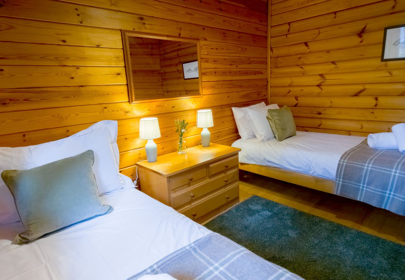 Cosy beds with crisp linen and wool check throws