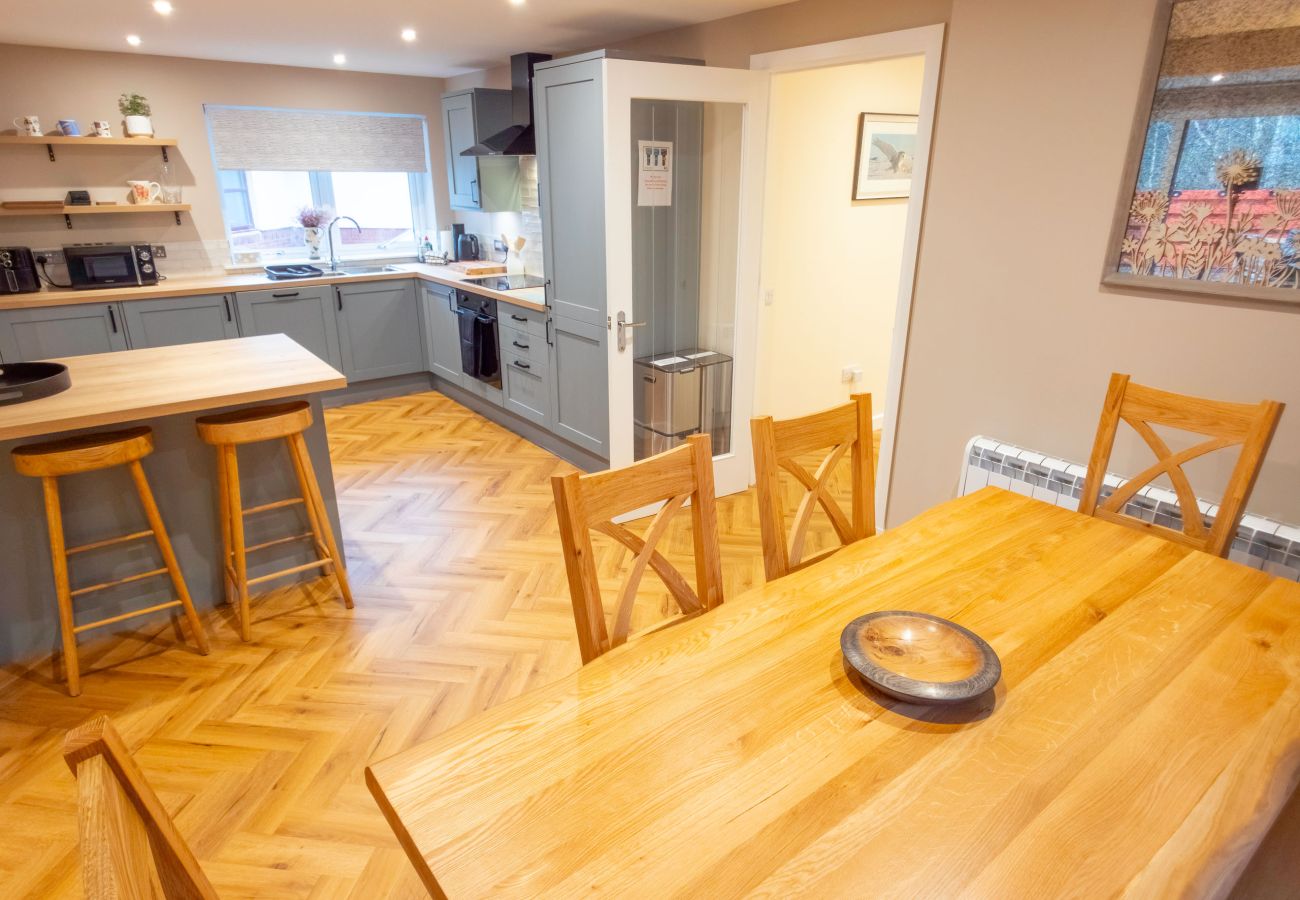 House in Aviemore - Kestrel Lodge - Aviemore hot tub lodge with sauna