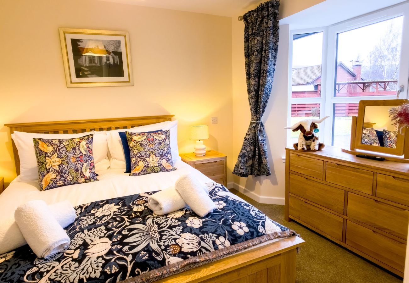 House in Aviemore - Kestrel Lodge - Aviemore hot tub lodge with sauna