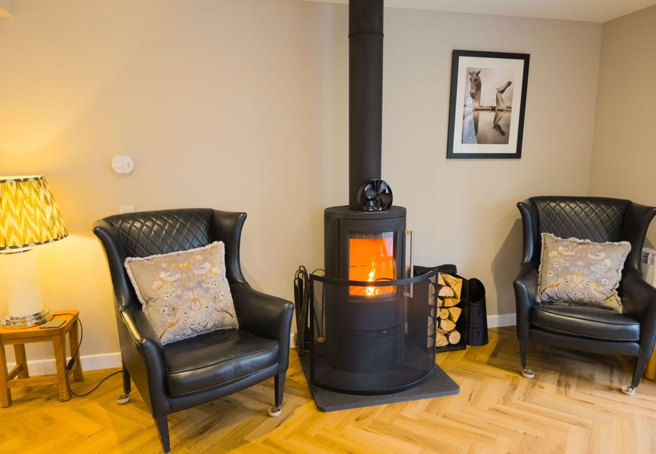 House in Aviemore - Kestrel Lodge - Aviemore hot tub lodge with sauna