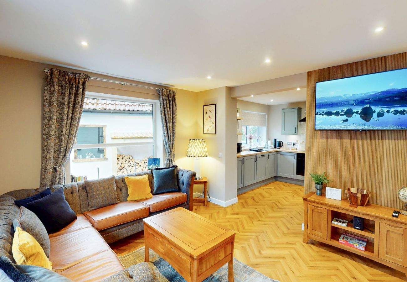 House in Aviemore - Kestrel Lodge - Aviemore hot tub lodge with sauna