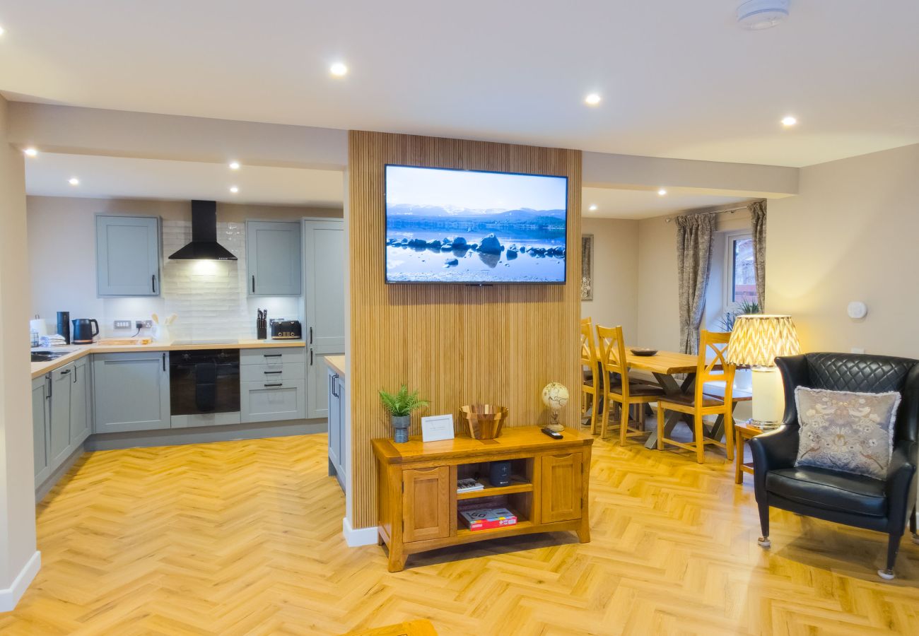 House in Aviemore - Kestrel Lodge - Aviemore hot tub lodge with sauna