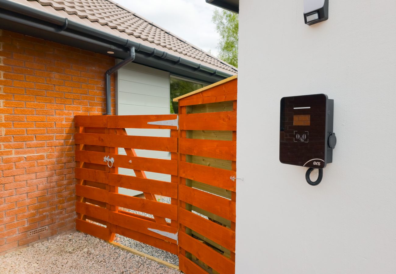 House in Aviemore - Kestrel Lodge - Aviemore hot tub lodge with sauna