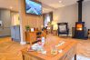 House in Aviemore - Kestrel Lodge - Aviemore hot tub lodge with sauna
