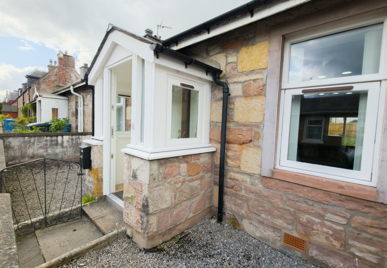 Front entrance of 18 Hill Street Inverness self-catering holiday property in Crown area