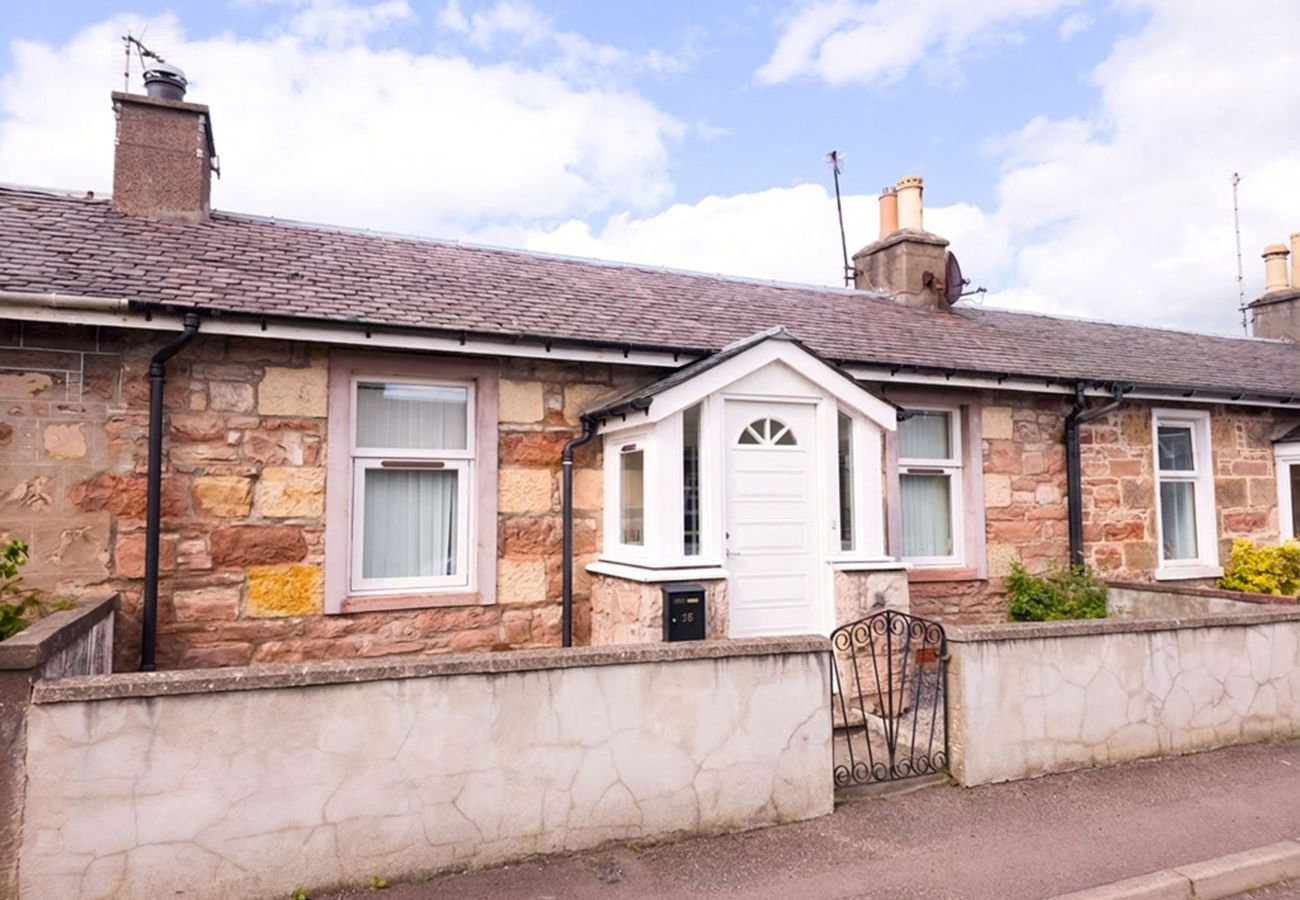Front view of 18 Hill Street stone cottage holiday rental in Crown area, Inverness
