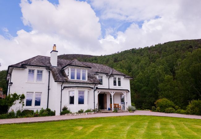 Country house in Aviemore - Lynwilg House - Large Group Holiday Home