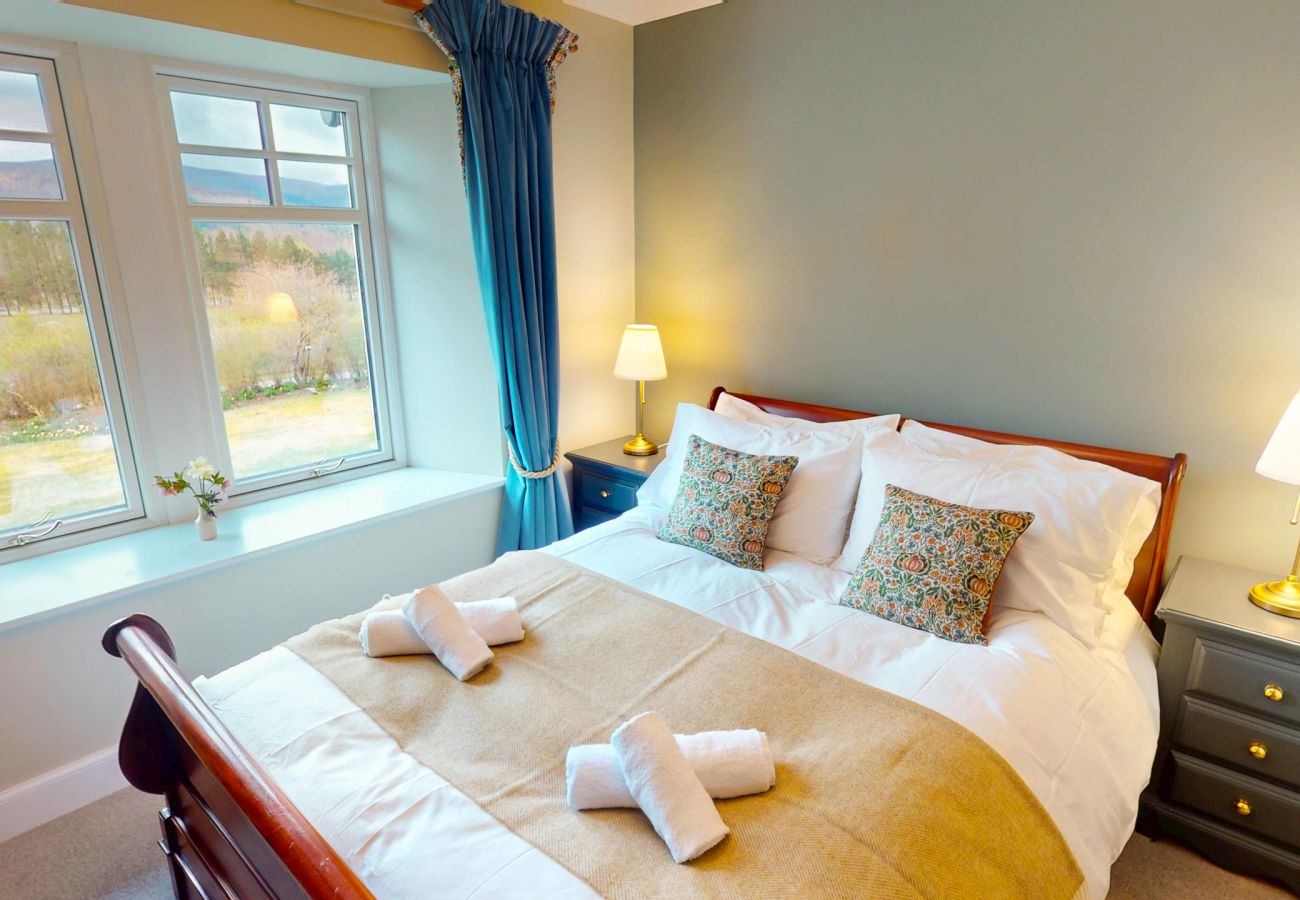 Country house in Aviemore - Lynwilg House - Large Group Holiday Home