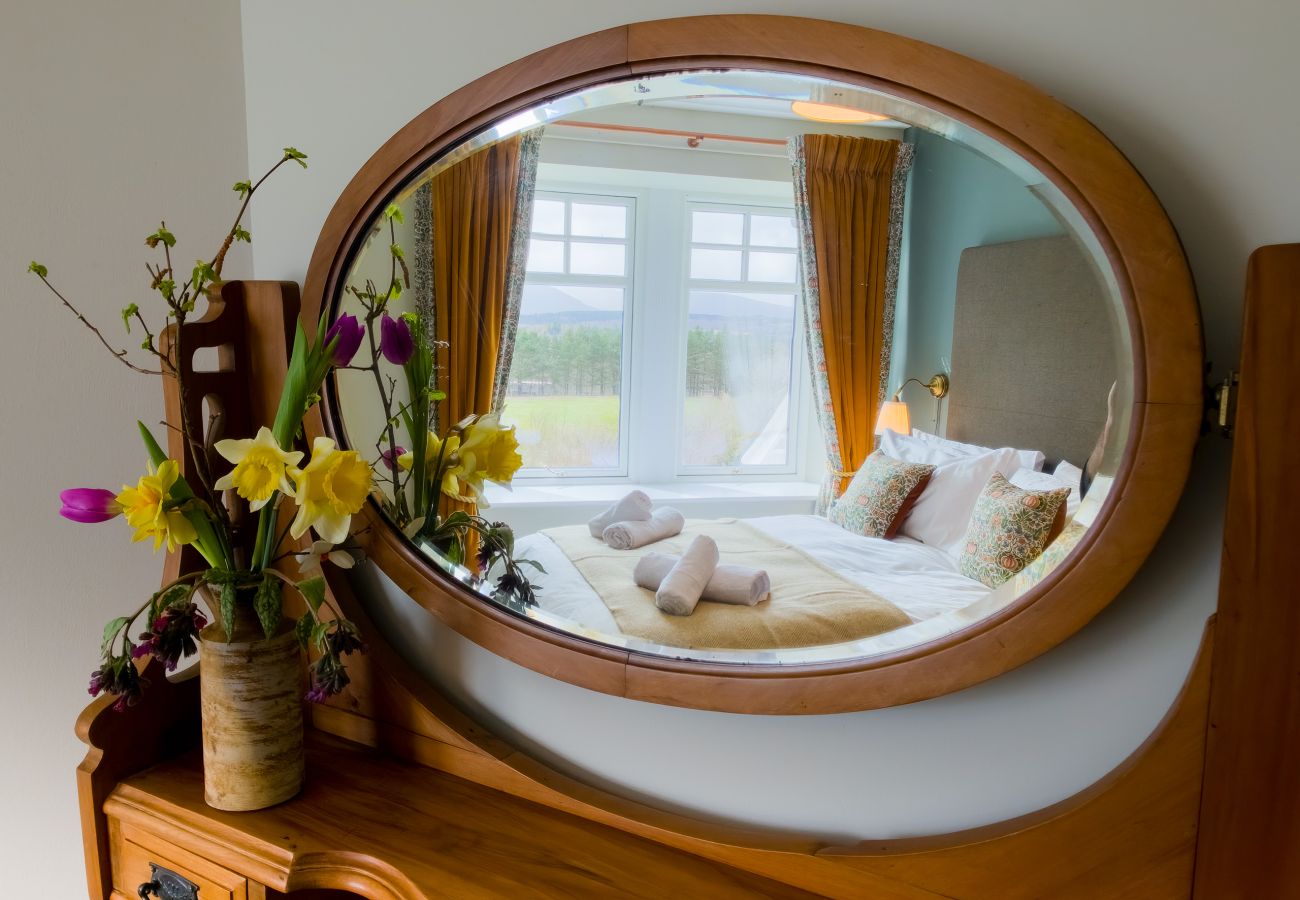 Country house in Aviemore - Lynwilg House - Large Group Holiday Home