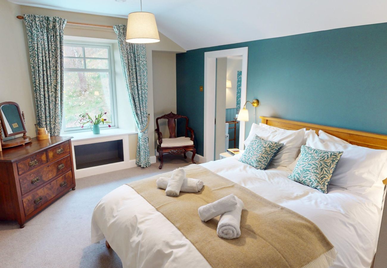 Country house in Aviemore - Lynwilg House - Large Group Holiday Home